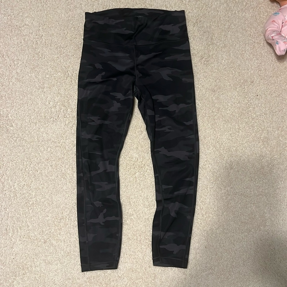 Athleta ultimate 7/8 tight size small women’s capris